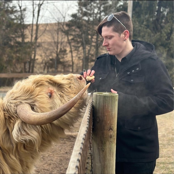 Meet your Posher, Tyler - Picture 1 of 1